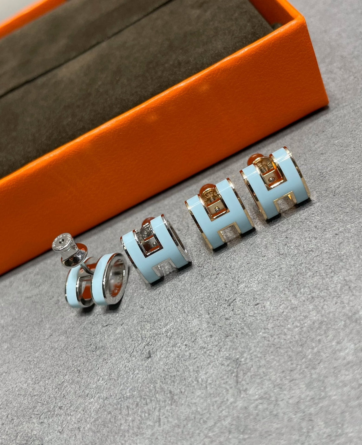 [Elowen Schmuck] POP H HIMMELBLAUE OHRSTECKER