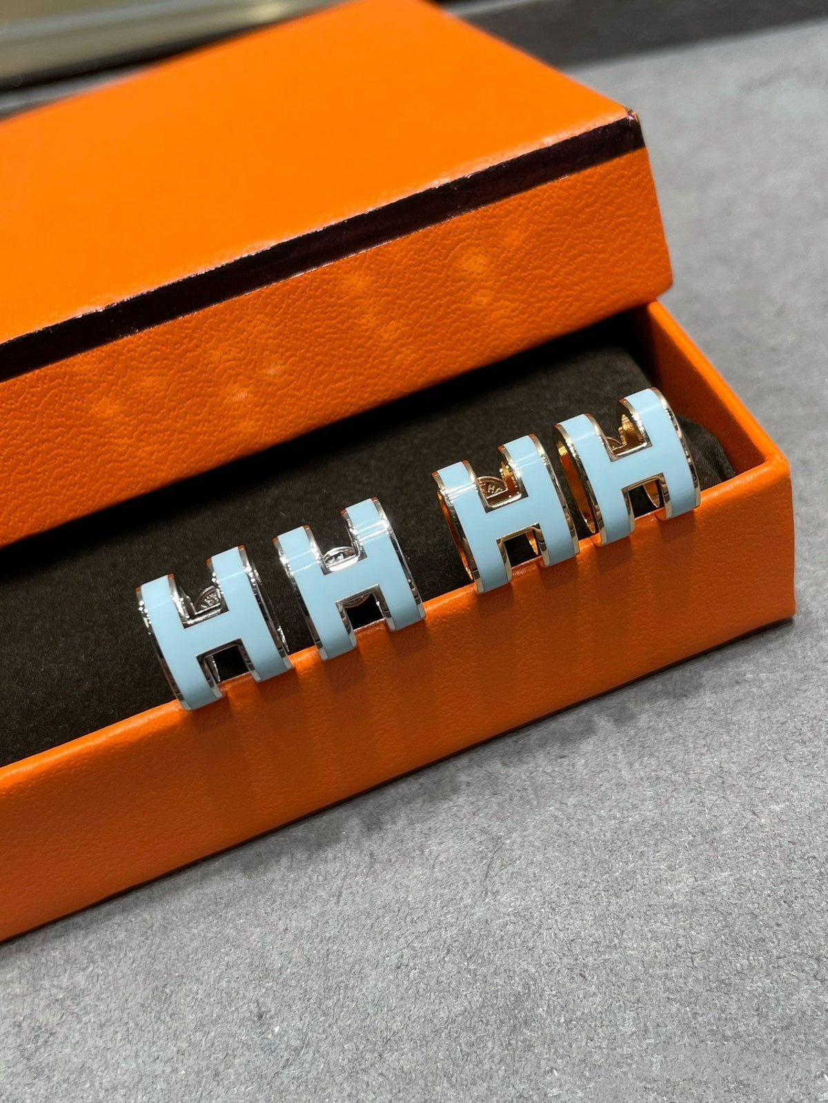 [Elowen Schmuck] POP H HIMMELBLAUE OHRSTECKER
