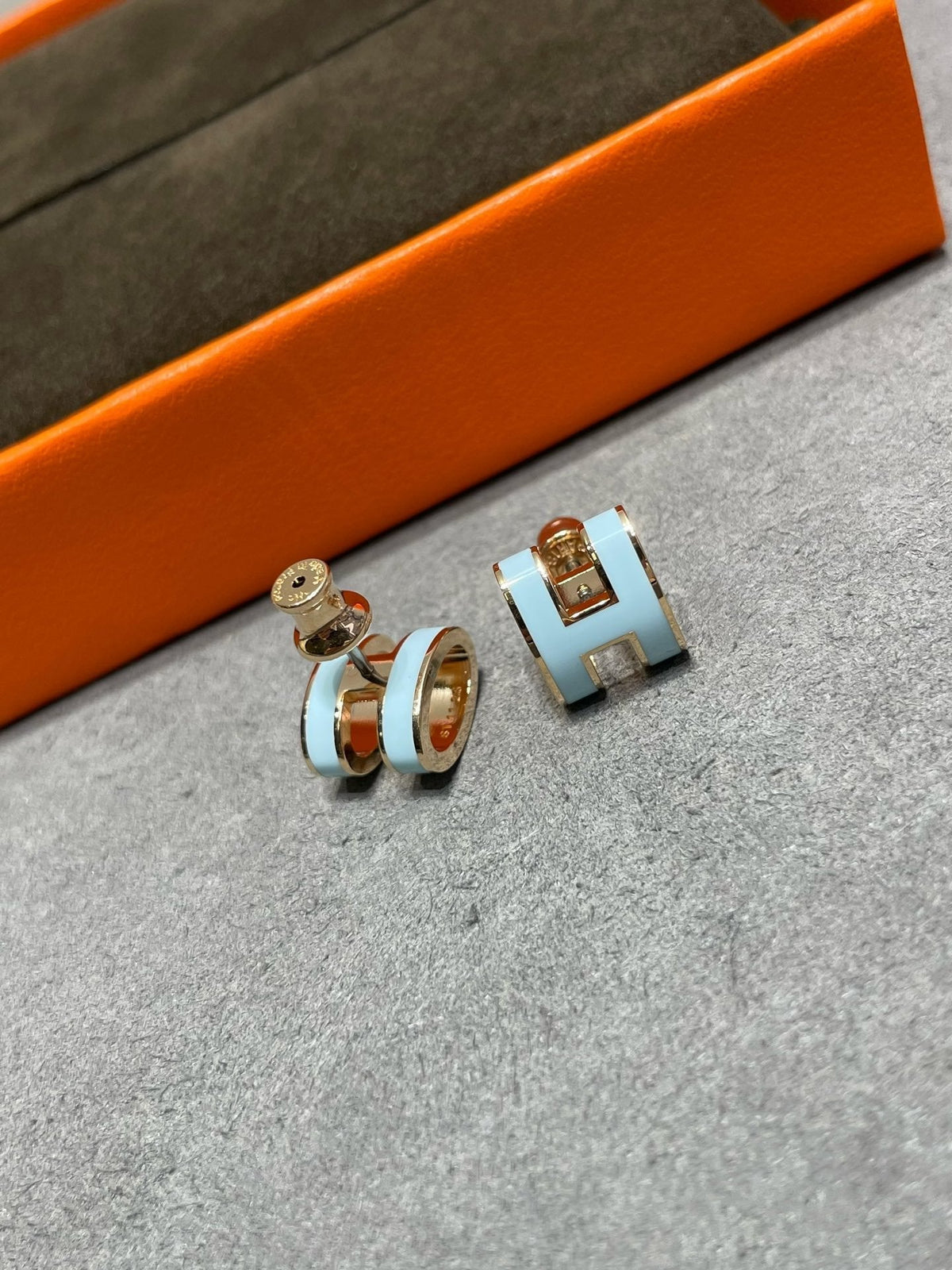 [Elowen Schmuck] POP H HIMMELBLAUE OHRSTECKER