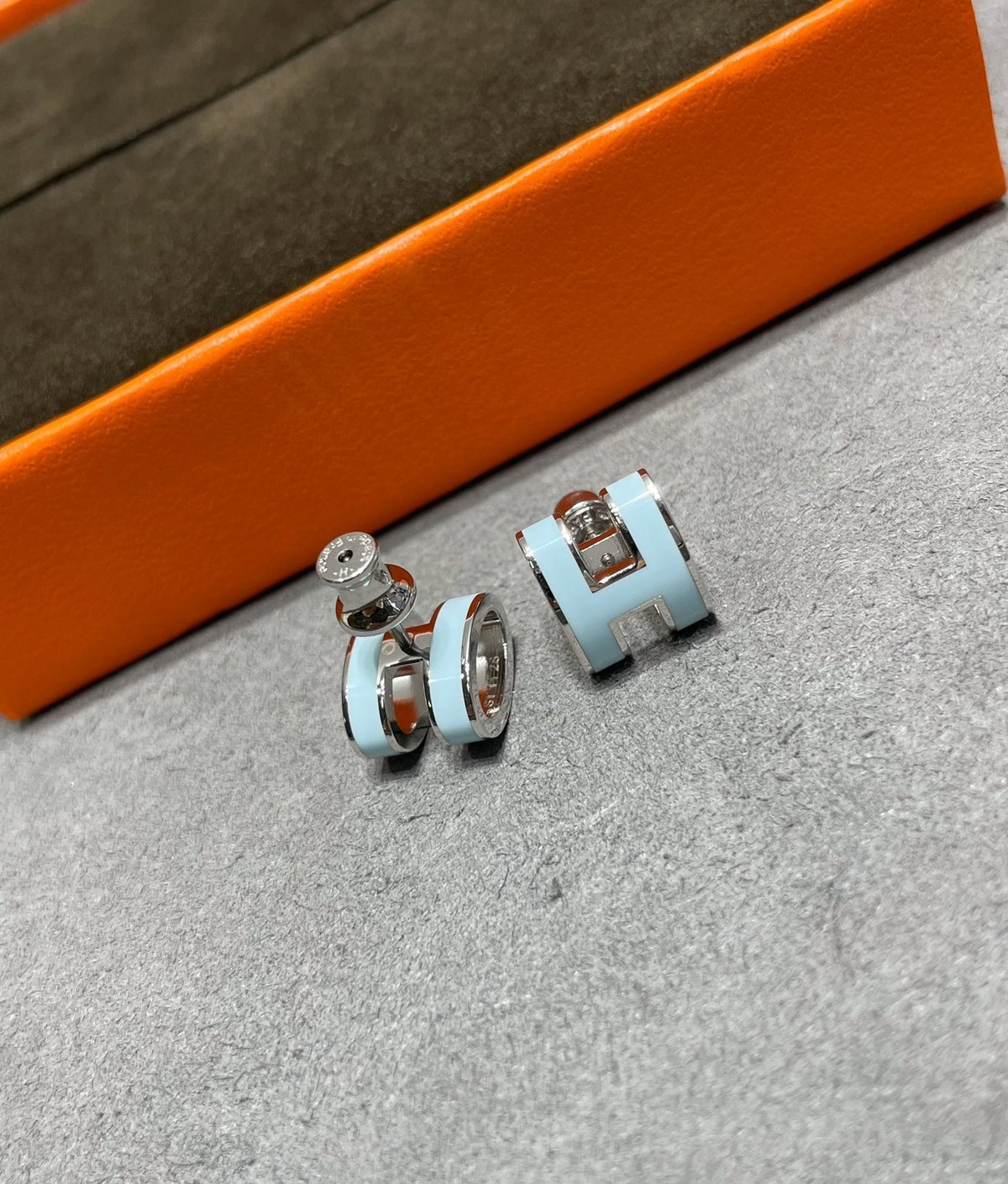 [Elowen Schmuck] POP H HIMMELBLAUE OHRSTECKER