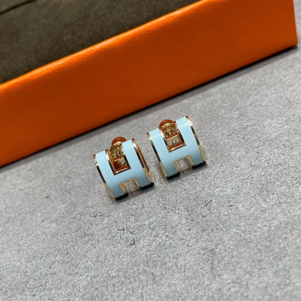 [Elowen Schmuck] POP H HIMMELBLAUE OHRSTECKER