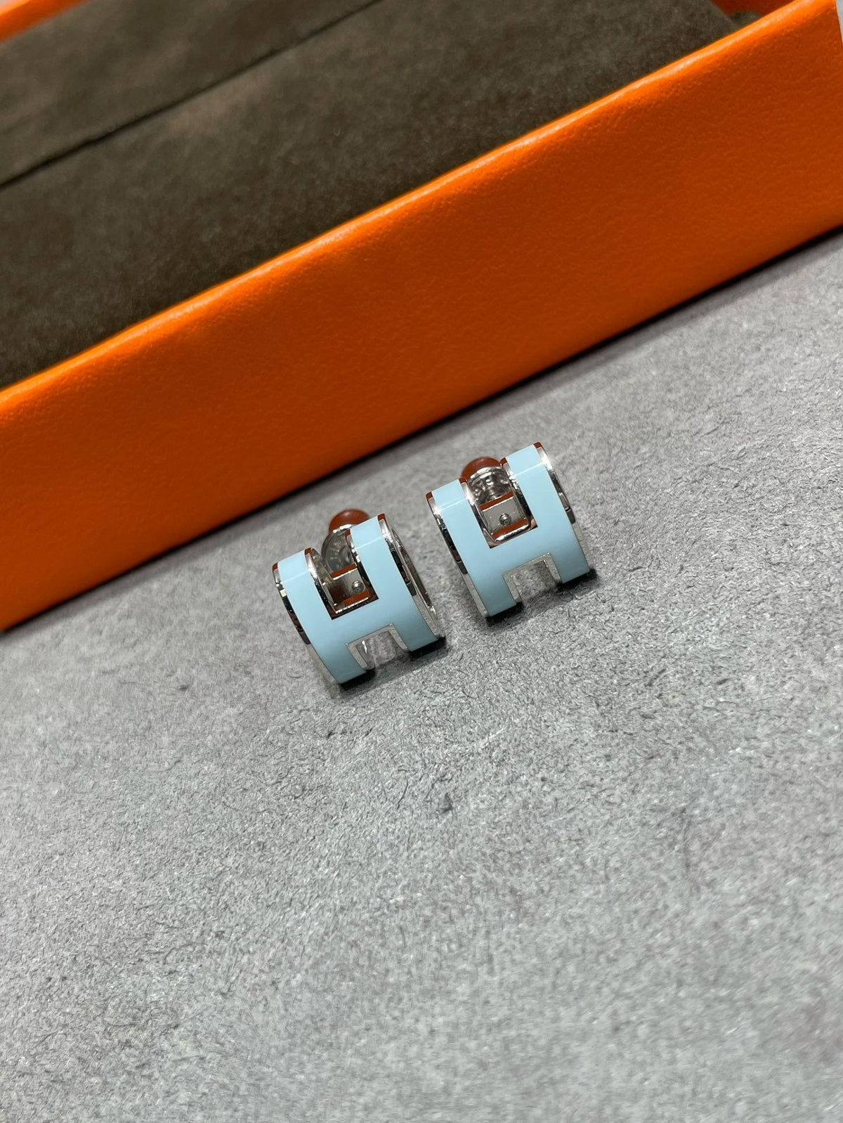 [Elowen Schmuck] POP H HIMMELBLAUE OHRSTECKER
