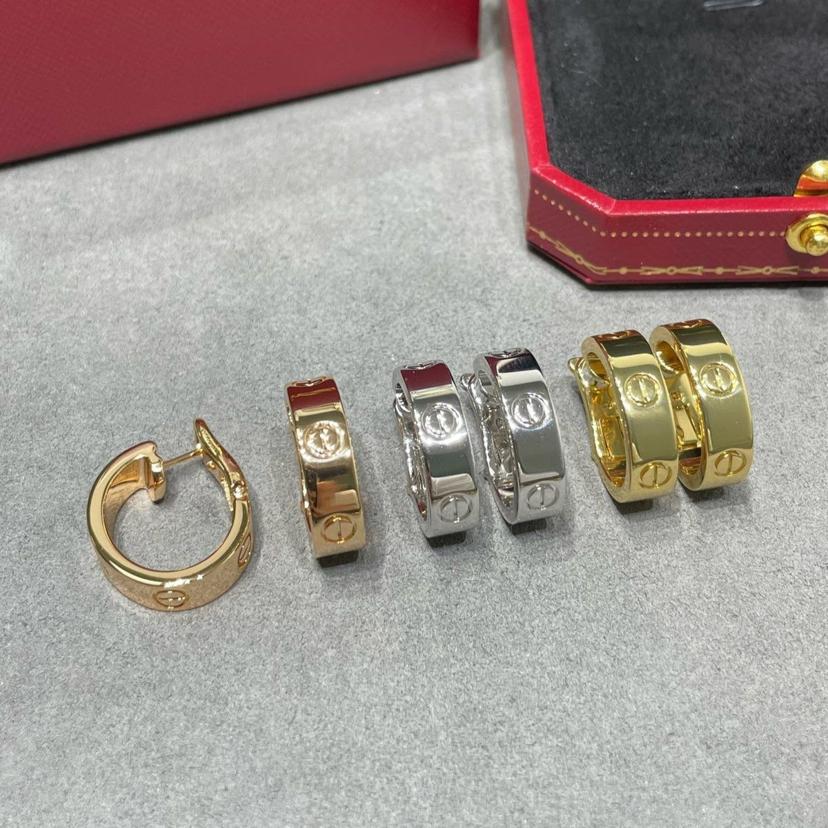 {
  "Elowen jewelsry": "Elowen ジュエリー",
  "LOVE 5.5MM EARRINGS": "LOVE 5.5MM ピアス"
}