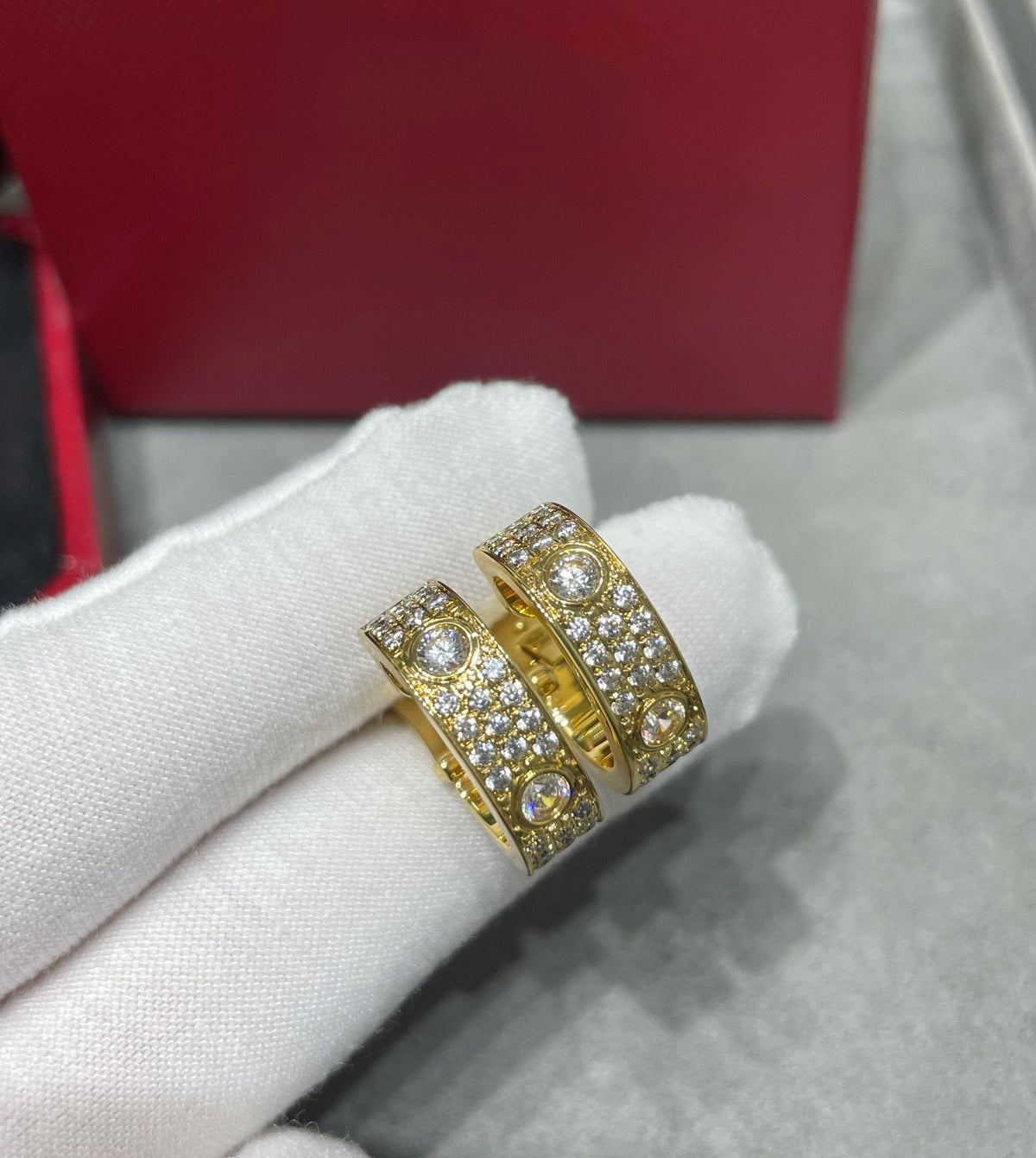 {
"Elowen jewelsry ": "Elowen Schmuck ",
"LOVE 5.5MM DIAMOND PAVED EARRINGS": "LOVE 5,5 MM DIAMANT-PAVÉ-OHRRINGE"
}