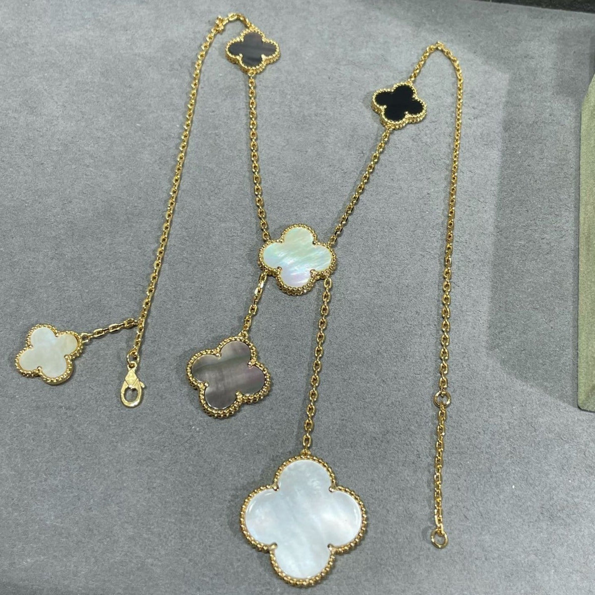 [Elowen jewelsry ]CLOVER 6 MOTIF MOP ONYX GOLD NECKLACE
