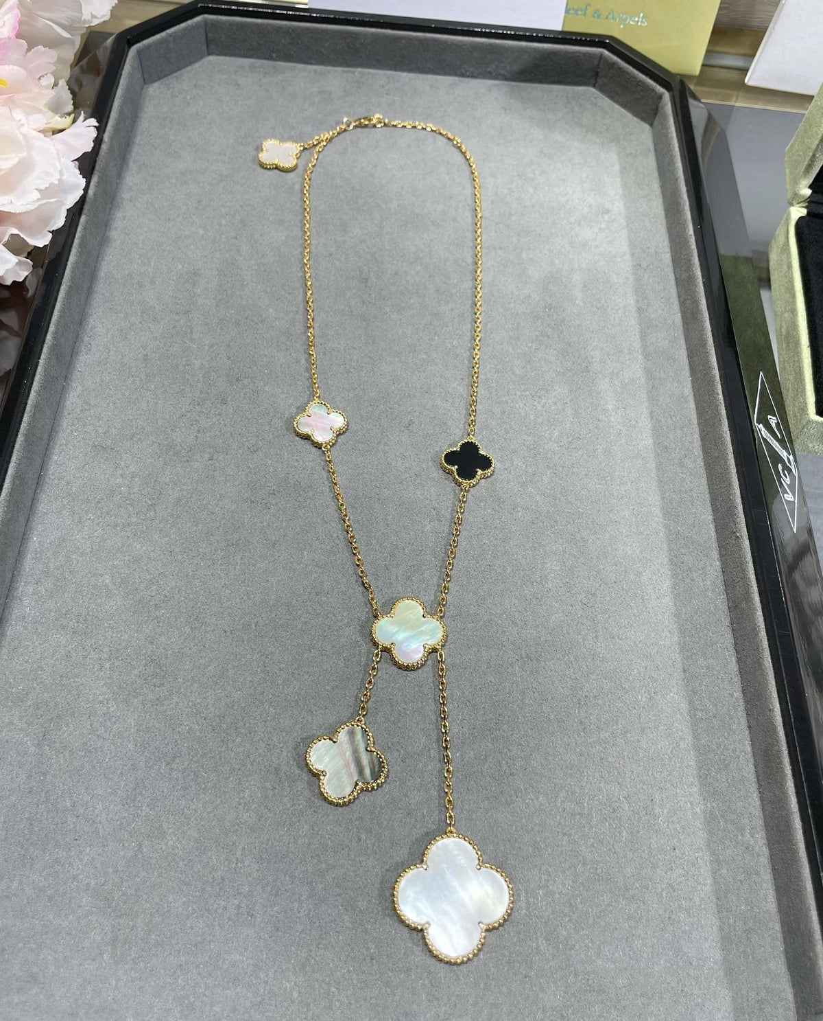 [Elowen jewelsry ]CLOVER 6 MOTIF MOP ONYX GOLD NECKLACE
