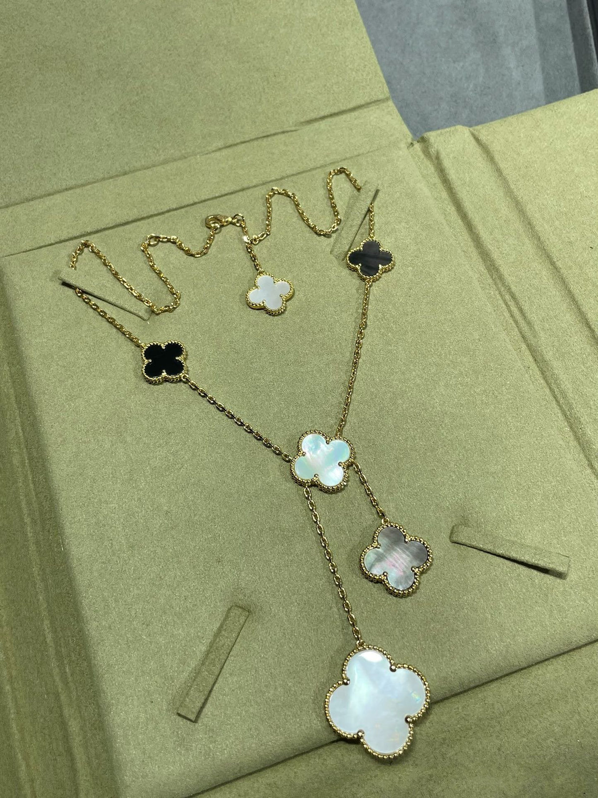 [Elowen jewelsry ]CLOVER 6 MOTIF MOP ONYX GOLD NECKLACE