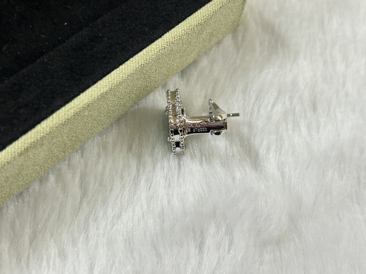 [Elowenジュエリー] クローバー ピーターサイト ミディアムスタッドピアス