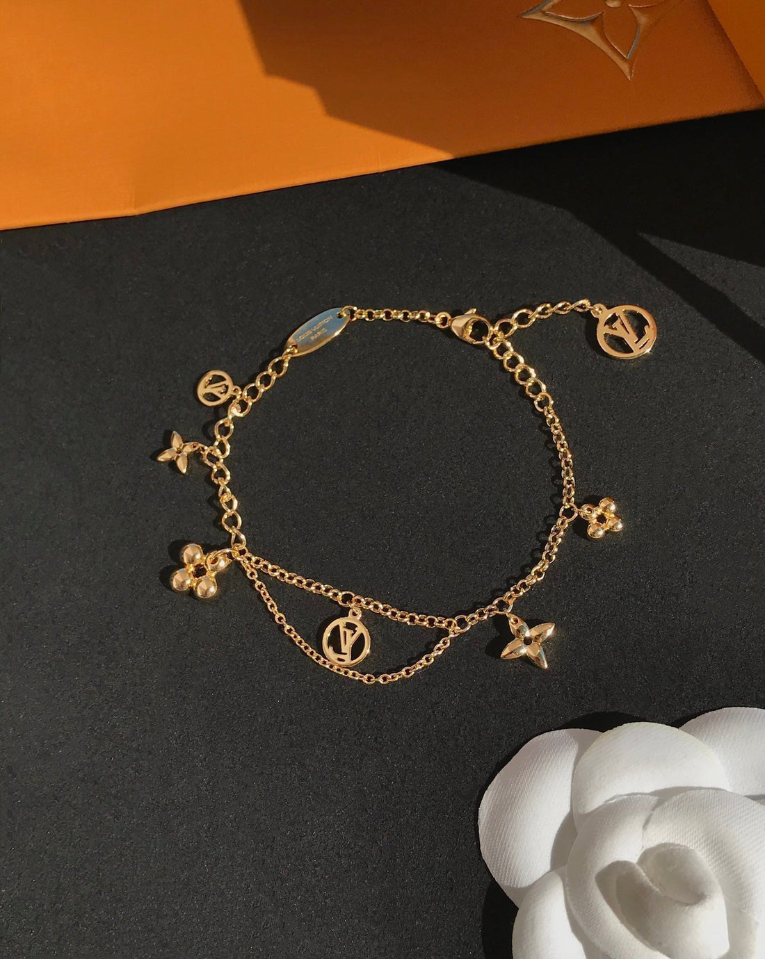 {
  "Elowen jewelsry": "Elowen ジュエリー",
  "BLOOMING PINK GOLD MOP BRACELET": "ブルーミング ピンクゴールド MOP ブレスレット"
}