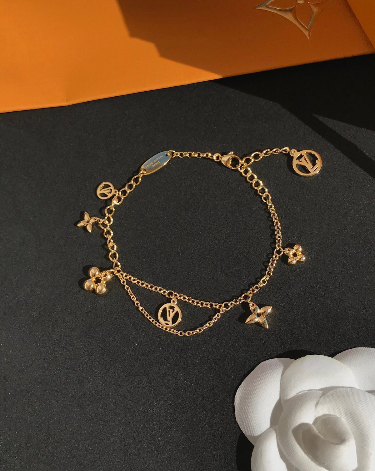 {
  "Elowen jewelsry": "Elowen ジュエリー",
  "BLOOMING PINK GOLD MOP BRACELET": "ブルーミング ピンクゴールド MOP ブレスレット"
}