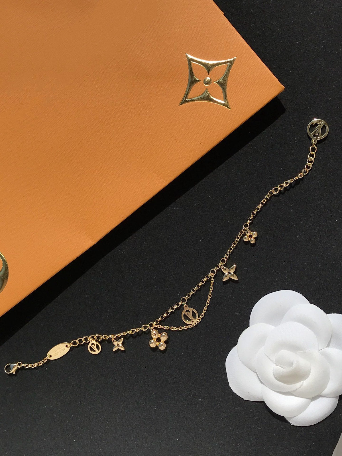 {
  "Elowen jewelsry": "Elowen ジュエリー",
  "BLOOMING PINK GOLD MOP BRACELET": "ブルーミング ピンクゴールド MOP ブレスレット"
}