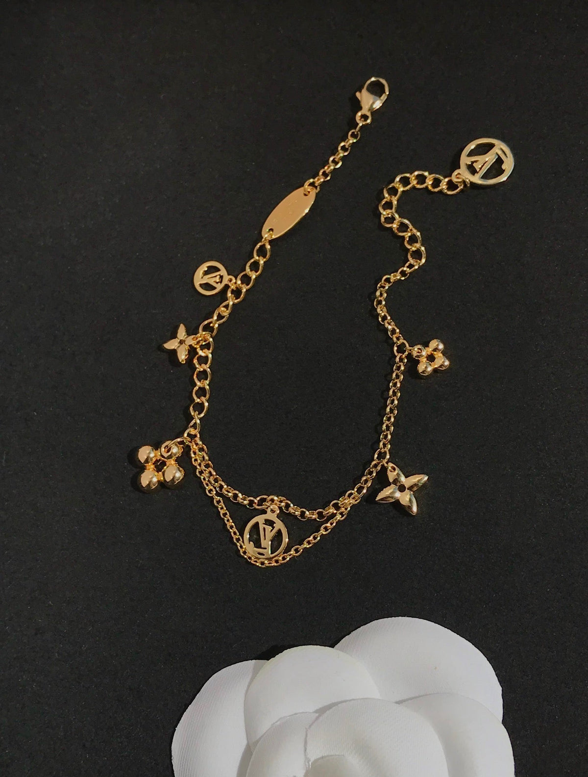 {
  "Elowen jewelsry": "Elowen ジュエリー",
  "BLOOMING PINK GOLD MOP BRACELET": "ブルーミング ピンクゴールド MOP ブレスレット"
}