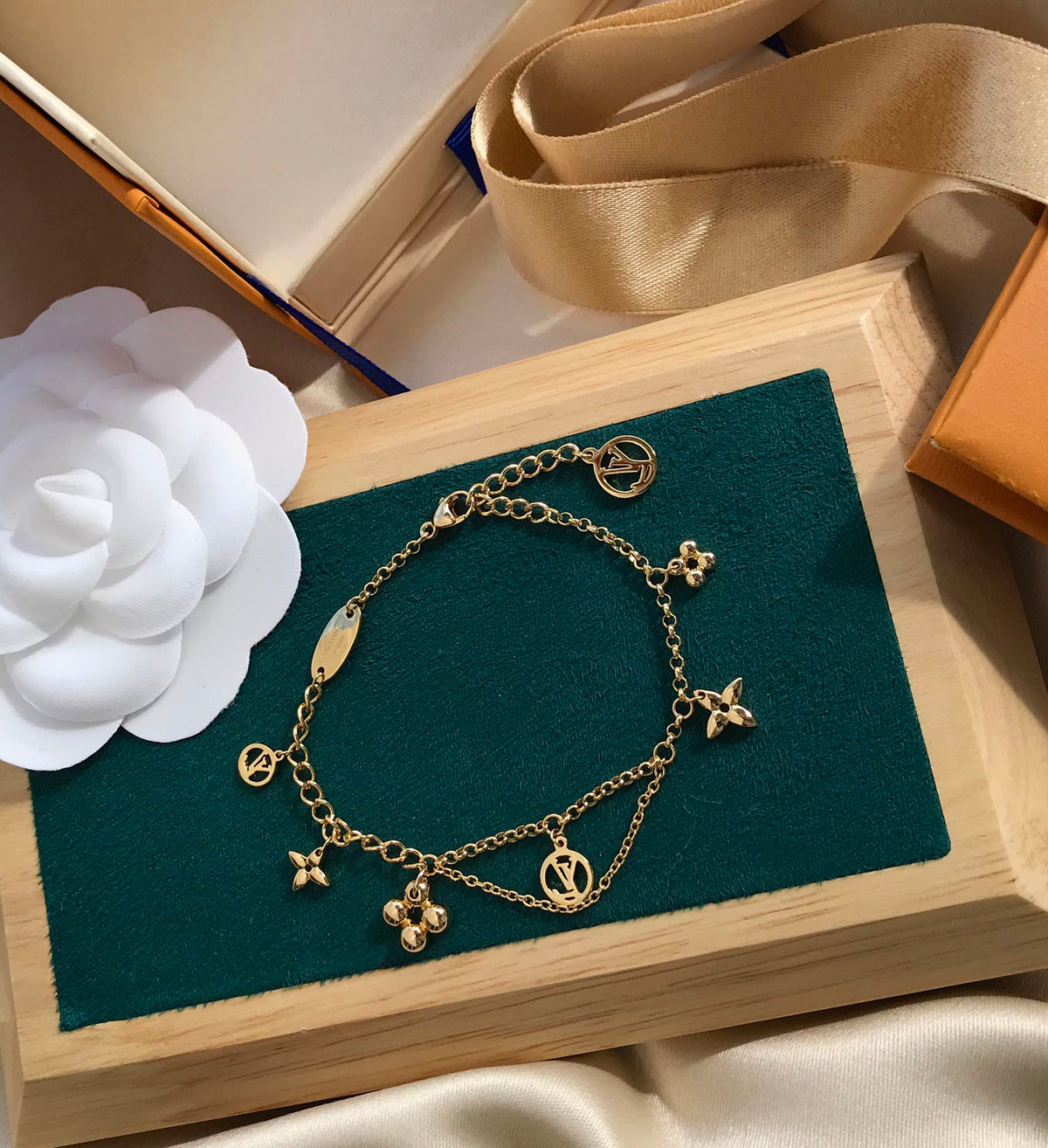 {
  "Elowen jewelsry": "Elowen ジュエリー",
  "BLOOMING PINK GOLD MOP BRACELET": "ブルーミング ピンクゴールド MOP ブレスレット"
}