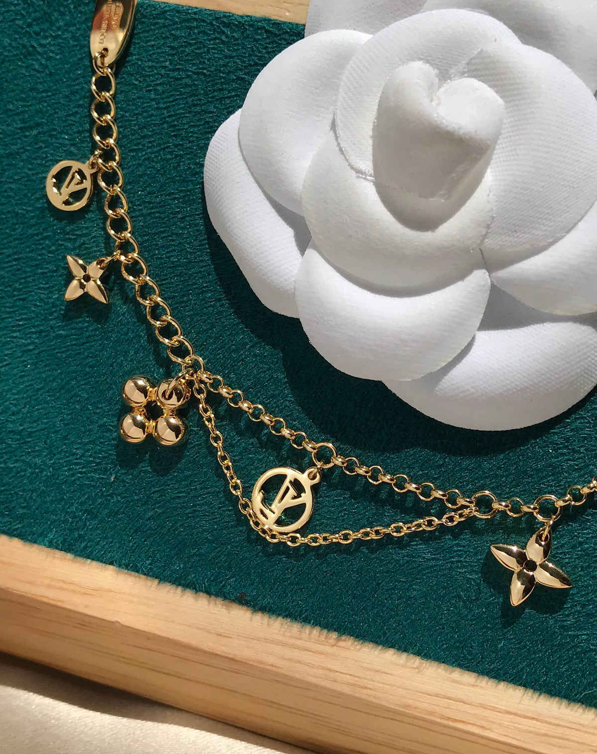 {
  "Elowen jewelsry": "Elowen ジュエリー",
  "BLOOMING PINK GOLD MOP BRACELET": "ブルーミング ピンクゴールド MOP ブレスレット"
}