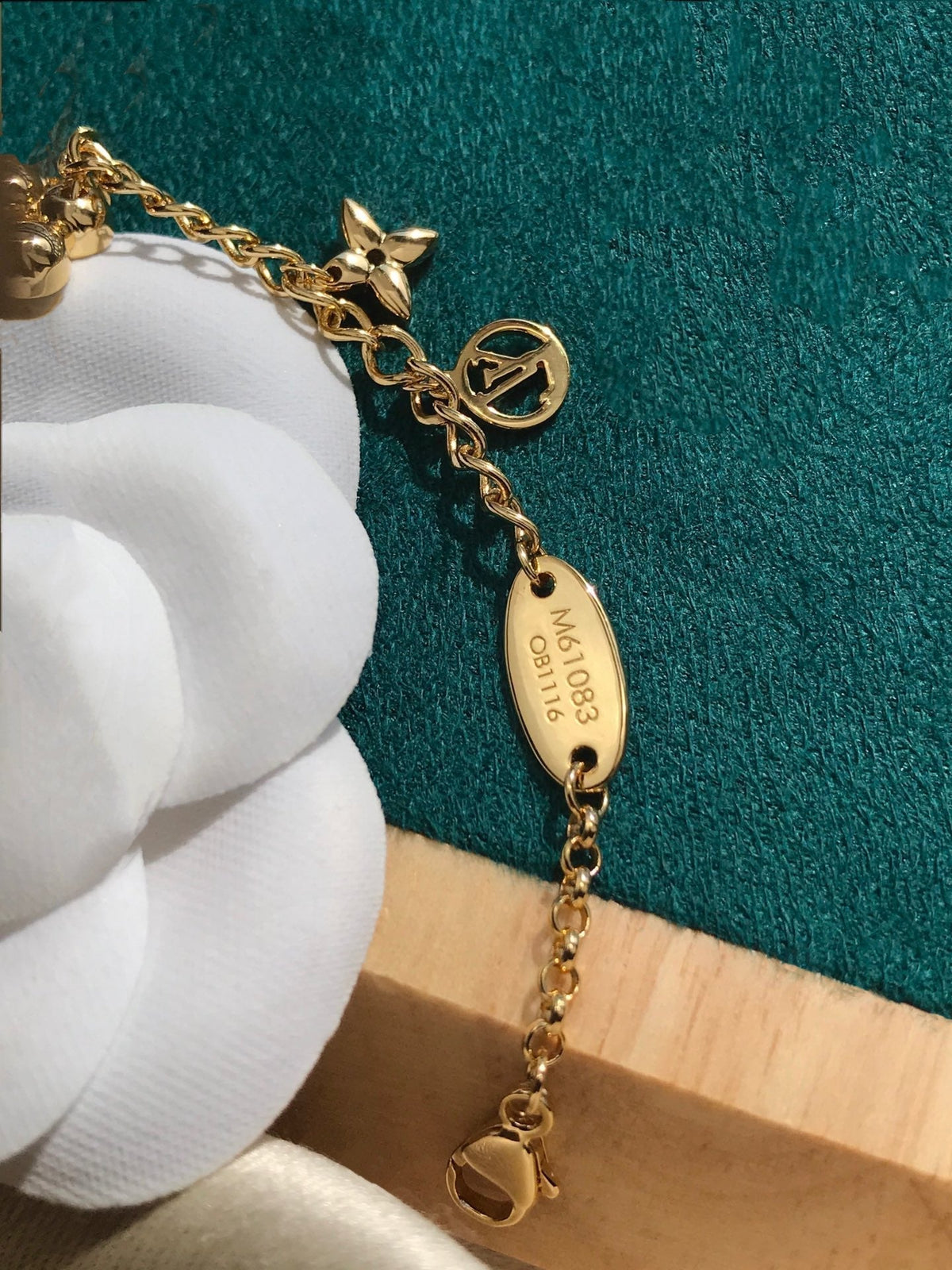 {
  "Elowen jewelsry": "Elowen ジュエリー",
  "BLOOMING PINK GOLD MOP BRACELET": "ブルーミング ピンクゴールド MOP ブレスレット"
}