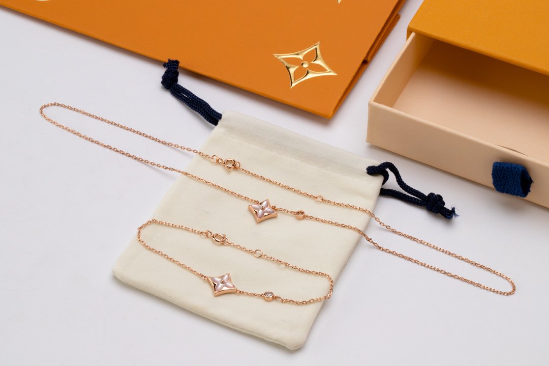 {
  "Elowen jewelsry": "Elowen ジュエリー",
  "STAR PINK MOP 1 DIAMOND PINK GOLD NECKLACE": "スター ピンクMOP 1ダイアモンド ピンクゴールドネックレス"
}
