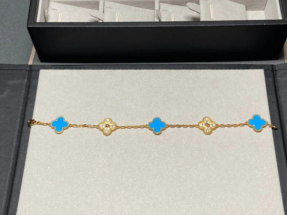 [Elowen Schmuck] CLOVER 5-MOTIV ARMBAND KOLLEKTION AUS BLAUEM ACHAT