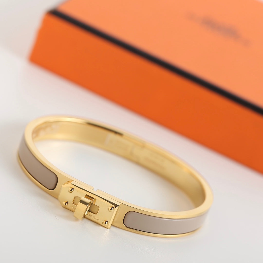 {
  "Elowen jewelsry": "エロウェン・ジュエリー",
  "HM KELLY GREY BRACELET": "HM ケリー・グレー・ブレスレット"
}