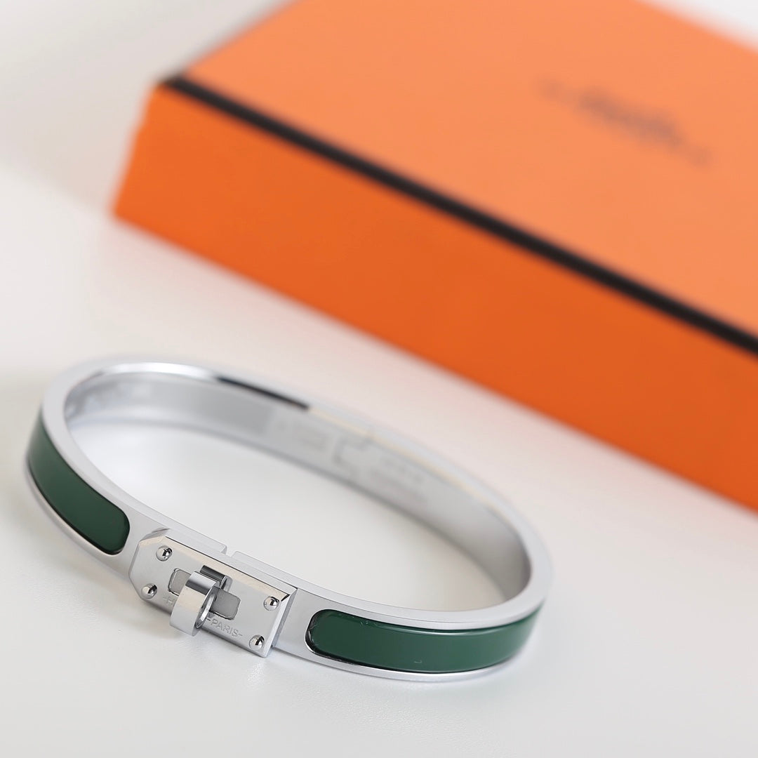 {
  "Elowen jewelsry": "Elowen ジュエリー",
  "HM KELLY KHAKI BRACELET": "HM KELLY カーキ ブレスレット"
}