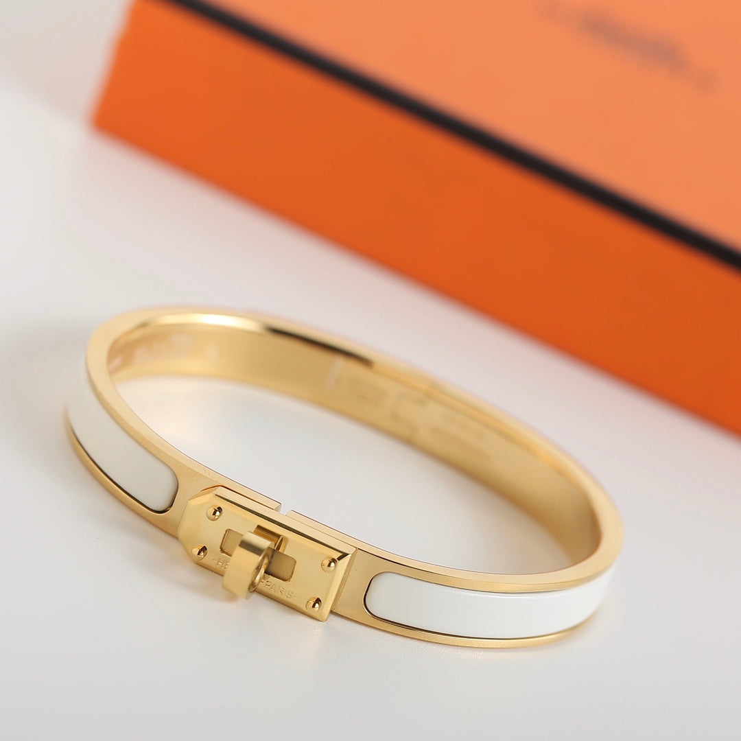{
  "Elowen jewelsry": "Elowen ジュエリー",
  "HM KELLY WHITE BRACELET": "HM ケリー ホワイトブレスレット"
}