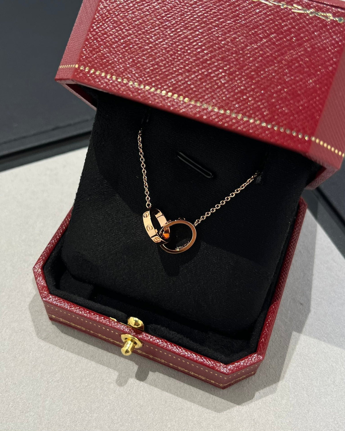 {
  "Elowen jewelsry": "Elowen ジュエリー",
  "LOVE NECKLACE DOUBLE RING PINK GOLD": "LOVEネックレス ダブルリング ピンクゴールド"
}