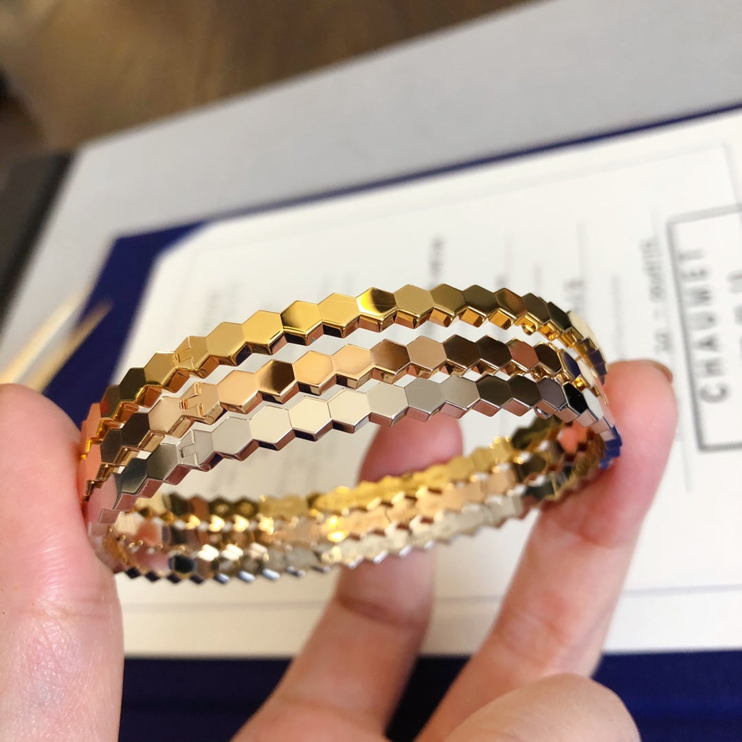 {
  "Elowen jewelsry": "Elowen ジュエリー",
  "BEE LOVE BRACELET": "BEE LOVE ブレスレット"
}