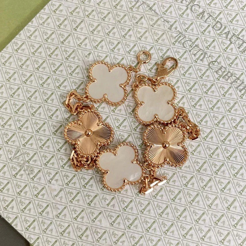 {
  "Elowen jewelsry": "Elowen Schmuck",
  "CLOVER WHITE PEARL MOP 5 MOTIF BRACELET COLLECTION": "KLEEBLATT WEISSE PERLMUTT 5-MOTIV ARMBAND KOLLEKTION"
}