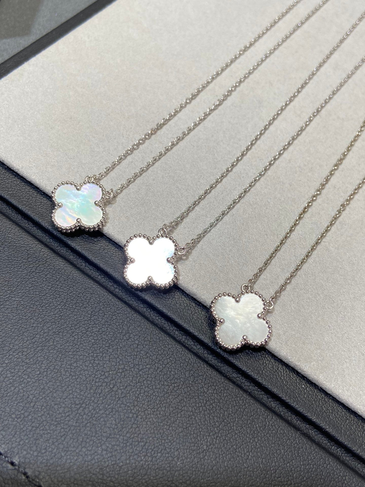 [Elowen jewelsry ]クローバー ミディアム シルバー ホワイトMOP ネックレス
