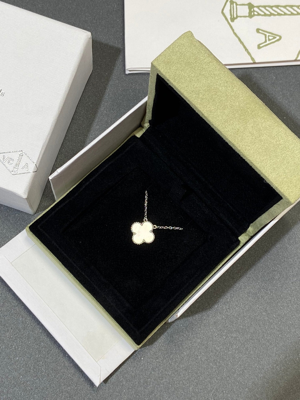 [Elowen jewelsry ]クローバー ミディアム シルバー ホワイトMOP ネックレス