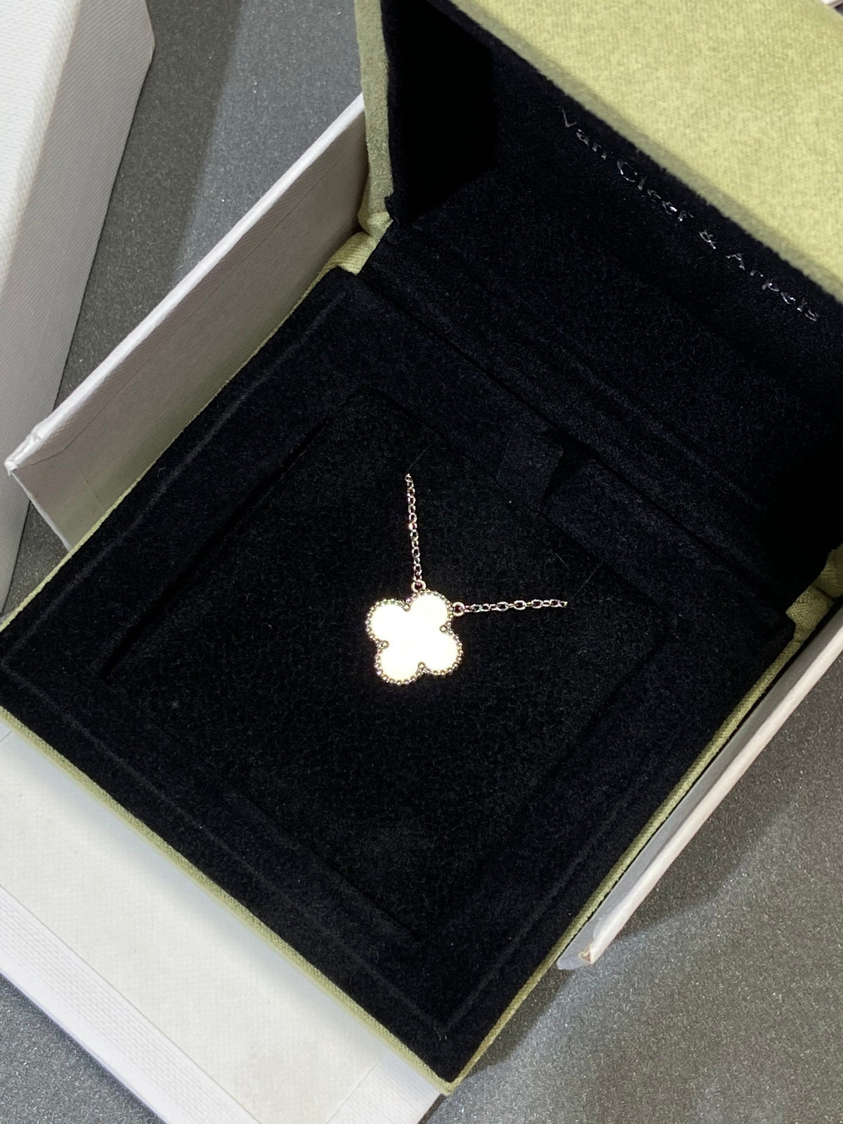 [Elowen jewelsry ]クローバー ミディアム シルバー ホワイトMOP ネックレス
