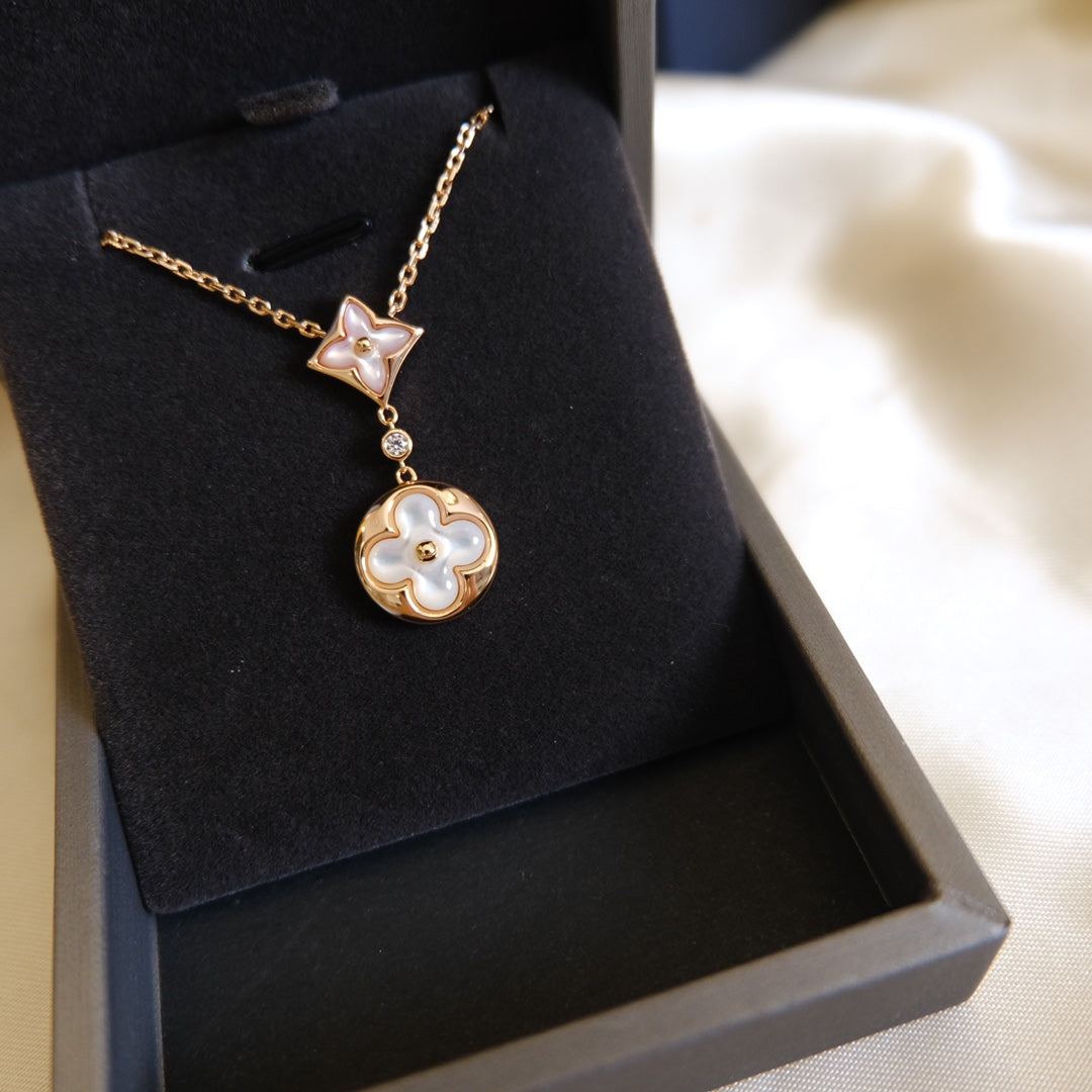 {"Elowen jewelsry": "Elowen Schmuck", "STAR AND SUN WHITE MOP 2 MOTIF PINK GOLD NECKLACE": "STERN UND SONNE WEISSES PERLMUTT 2-MOTIV-HALSKETTE ROSÉGOLD"}