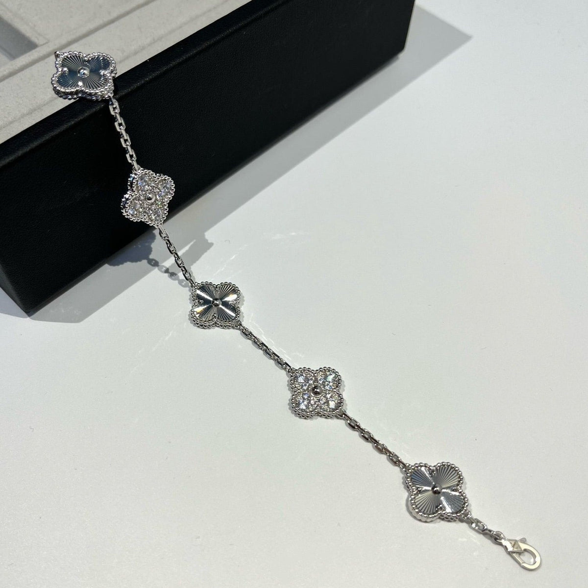 [Elowen jewelsry ] クローバー 5モチーフ レーザーブレスレット コレクション