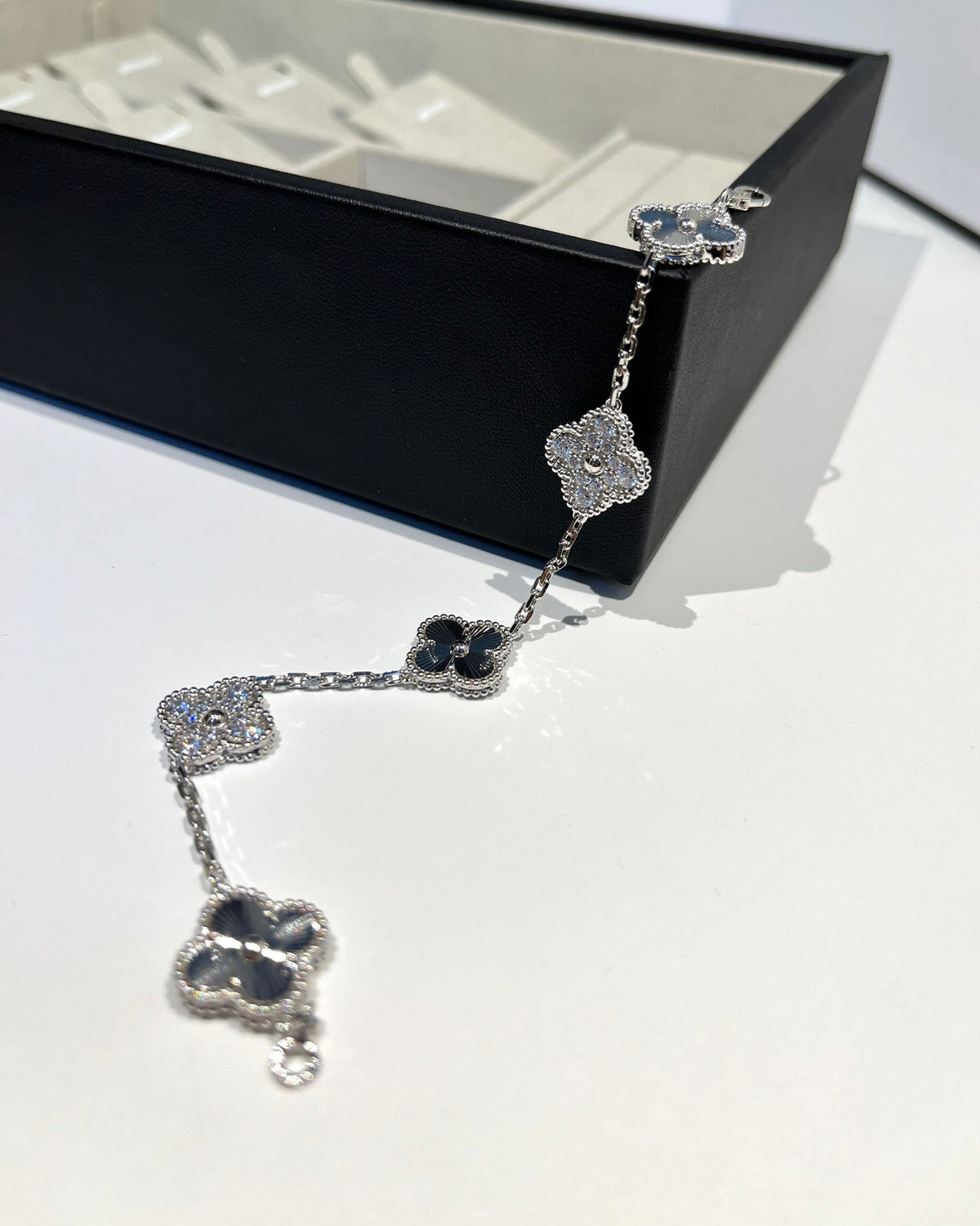 [Elowen jewelsry ] クローバー 5モチーフ レーザーブレスレット コレクション