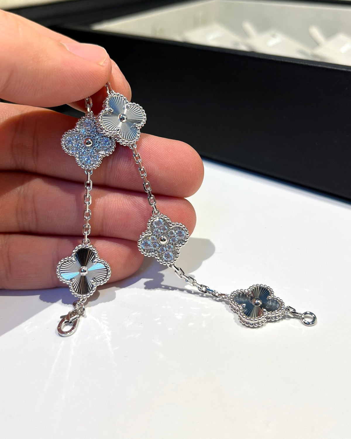 [Elowen jewelsry ] クローバー 5モチーフ レーザーブレスレット コレクション