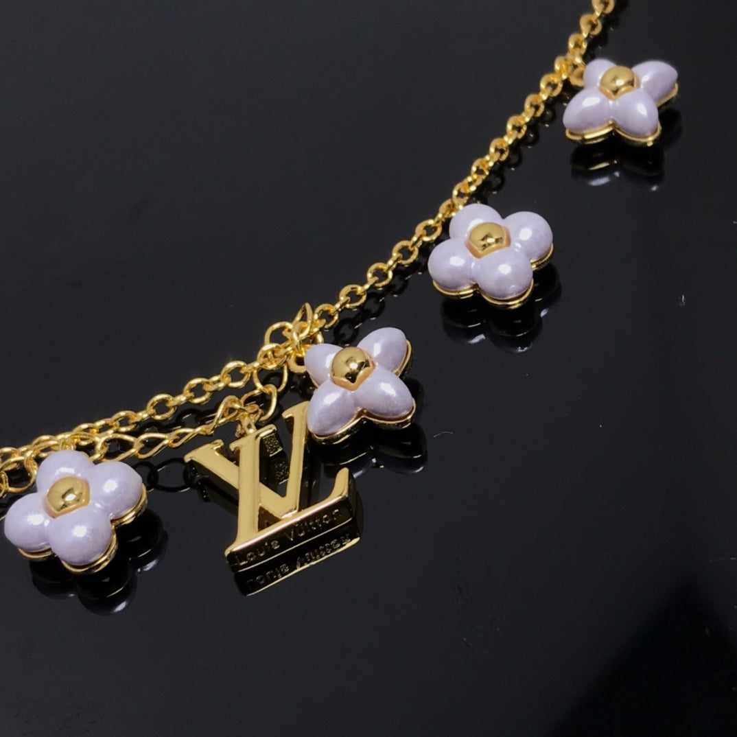 {
  "Elowen jewelsry": "Elowen Schmuck",
  "LOGO 6 MOTIF STAR AND SUN GOLD BRACELET": "GOLDARMBAND MIT 6 STERN- UND SONNENMOTIVEN"
}