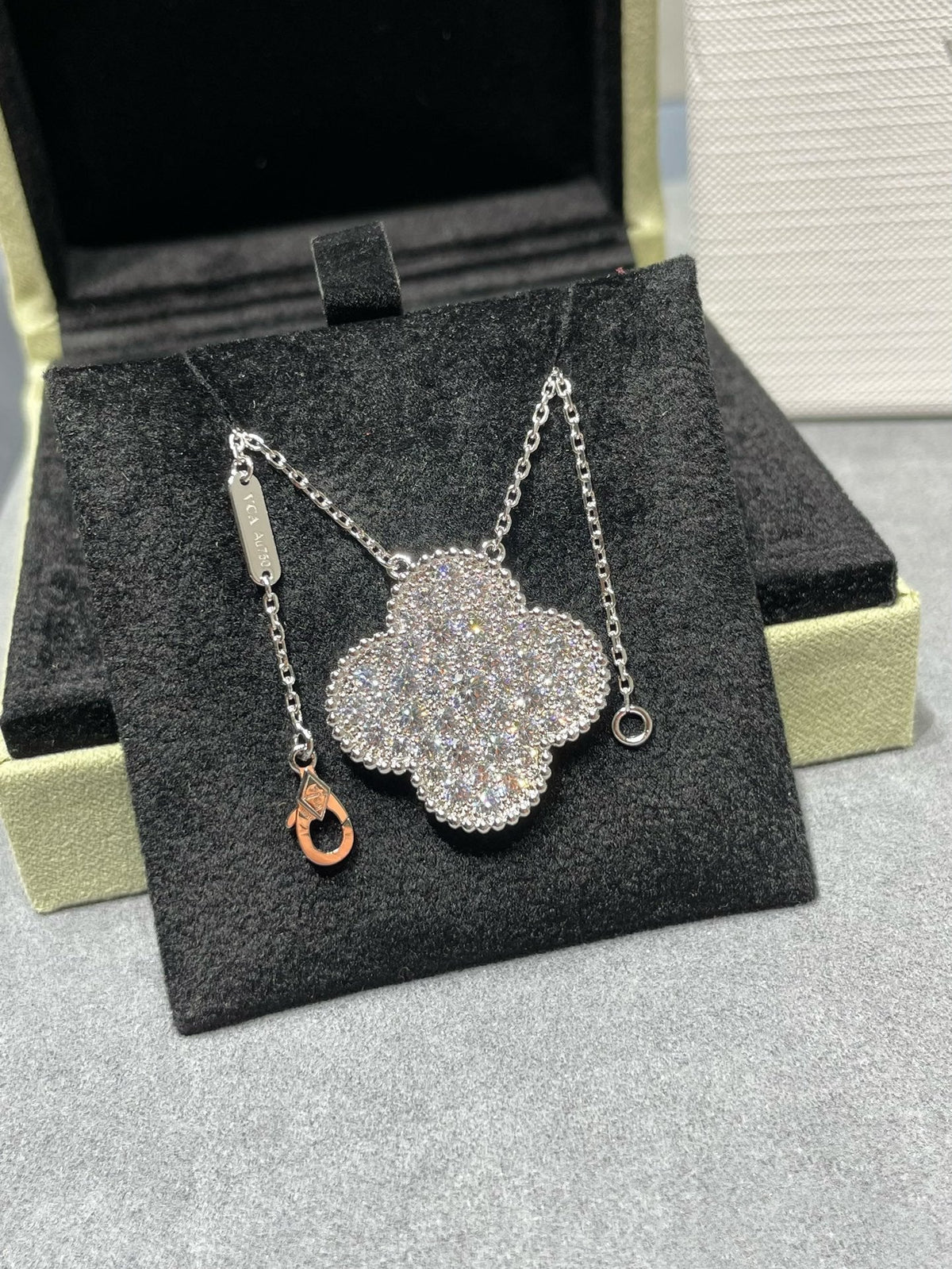 [Elowen jewelsry ]CLOVER 25MM LARGE PENDANT DIAMOND PAVED SILVER NECKLACE