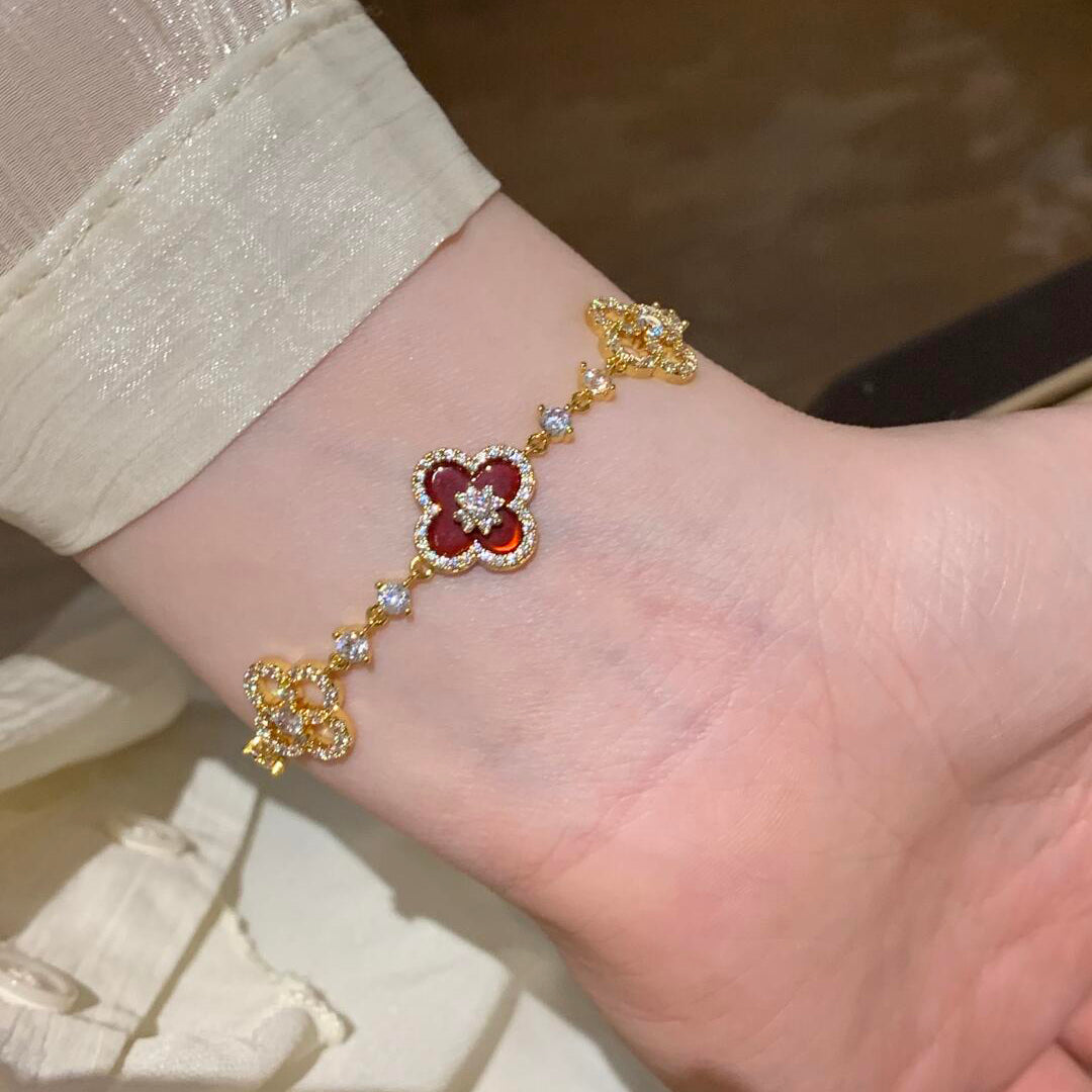 [Elowen jewelsry ]クローバー 5モチーフ ピンク・ブルー・レッド・ホワイト ブレスレット