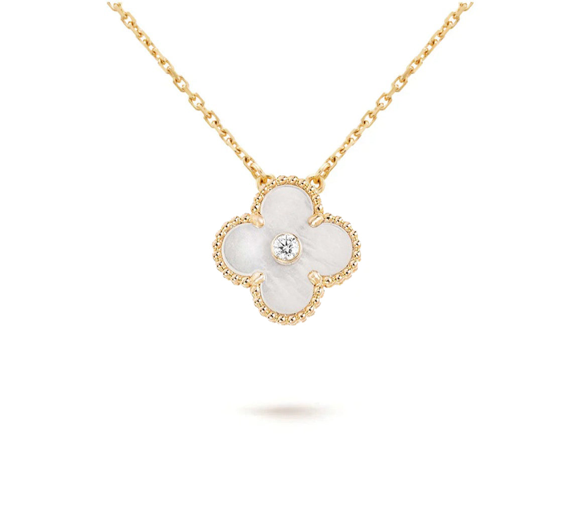 {
  "Elowen jewelsry": "Elowen Schmuck",
  "CHRISTMAS LIMITED EDITION NECKLACE COLLECTION": "LIMITIERTE WEIHNACHTS-HALSKETTENKOLLEKTION"
}