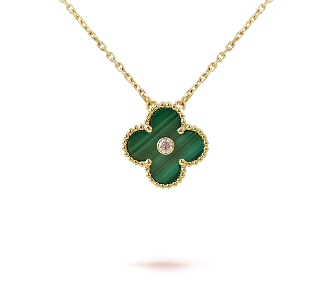 {
  "Elowen jewelsry": "Elowen Schmuck",
  "CHRISTMAS LIMITED EDITION NECKLACE COLLECTION": "LIMITIERTE WEIHNACHTS-HALSKETTENKOLLEKTION"
}