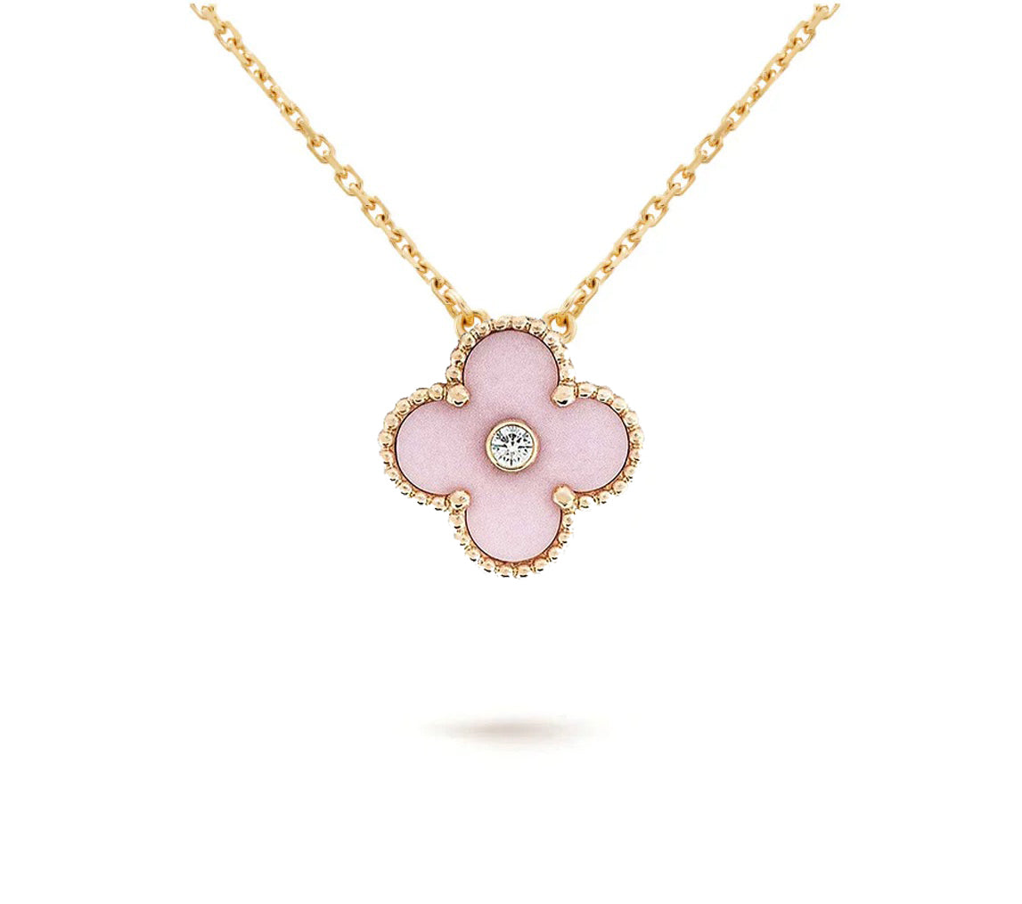 {
  "Elowen jewelsry": "Elowen Schmuck",
  "CHRISTMAS LIMITED EDITION NECKLACE COLLECTION": "LIMITIERTE WEIHNACHTS-HALSKETTENKOLLEKTION"
}