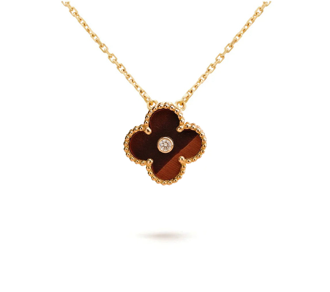 {
  "Elowen jewelsry": "Elowen Schmuck",
  "CHRISTMAS LIMITED EDITION NECKLACE COLLECTION": "LIMITIERTE WEIHNACHTS-HALSKETTENKOLLEKTION"
}