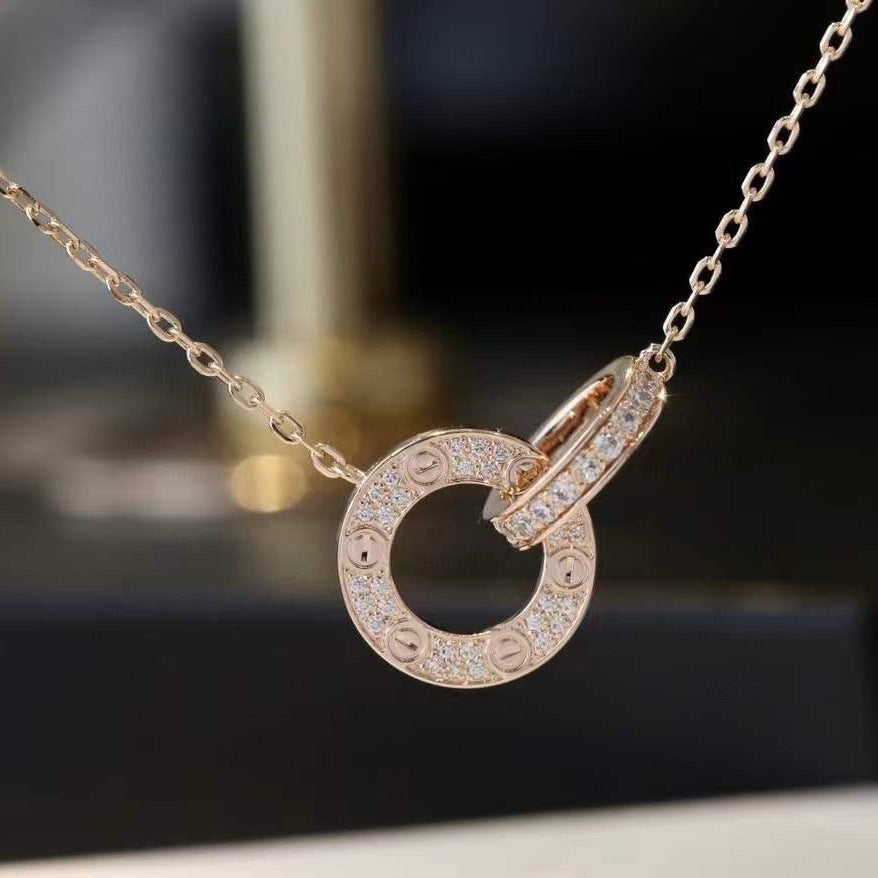 {"Elowen jewelsry": "Elowen ジュエリー", "LOVE 7.6MM NECKLACE ROSE GOLD AND SILVER FULL DIAMOND": "LOVE 7.6MM ネックレス ローズゴールド＆シルバー フルダイヤモンド"}