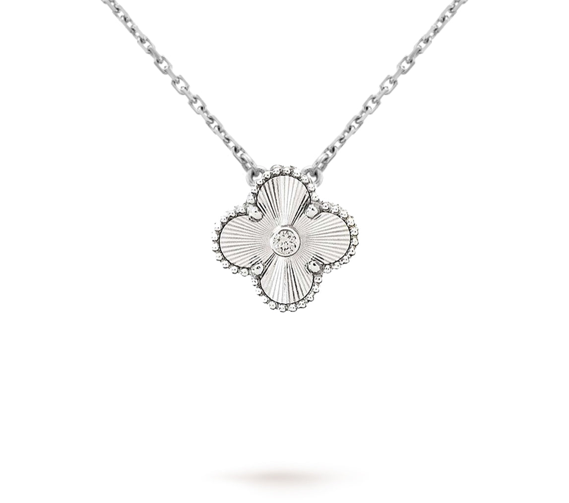 {
  "Elowen jewelsry": "Elowen Schmuck",
  "CHRISTMAS LIMITED EDITION NECKLACE COLLECTION": "LIMITIERTE WEIHNACHTS-HALSKETTENKOLLEKTION"
}