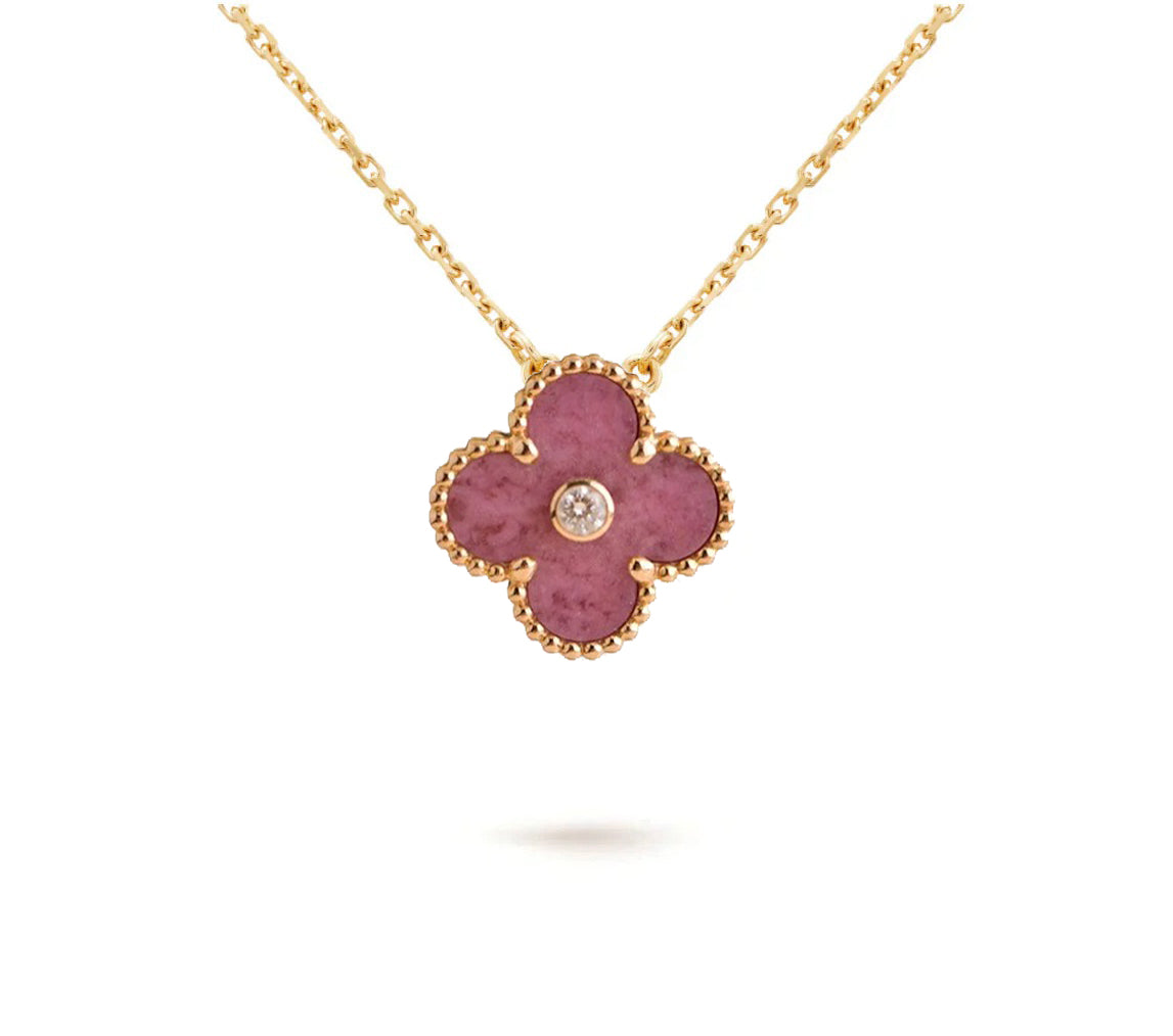 {
  "Elowen jewelsry": "Elowen Schmuck",
  "CHRISTMAS LIMITED EDITION NECKLACE COLLECTION": "LIMITIERTE WEIHNACHTS-HALSKETTENKOLLEKTION"
}