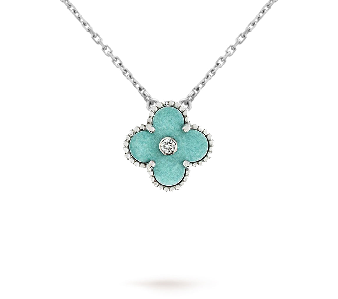 {
  "Elowen jewelsry": "Elowen Schmuck",
  "CHRISTMAS LIMITED EDITION NECKLACE COLLECTION": "LIMITIERTE WEIHNACHTS-HALSKETTENKOLLEKTION"
}