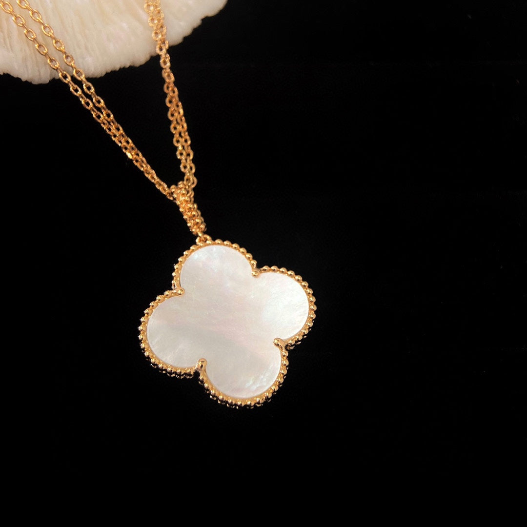 [Elowen jewelsry ]CLOVER 25MM MOP LARGE PENDANT NECKLACE