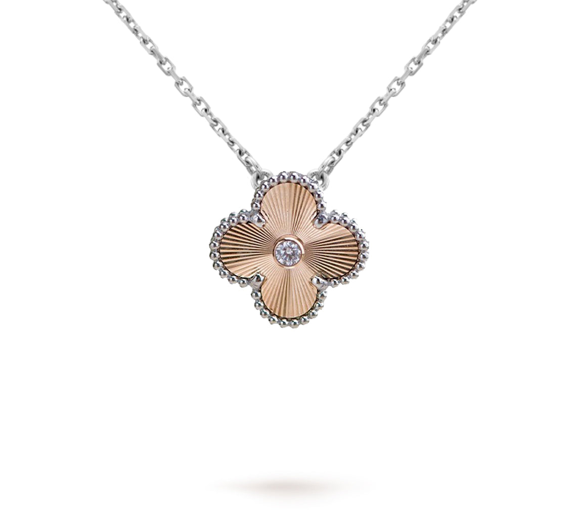 {
  "Elowen jewelsry": "Elowen Schmuck",
  "CHRISTMAS LIMITED EDITION NECKLACE COLLECTION": "LIMITIERTE WEIHNACHTS-HALSKETTENKOLLEKTION"
}