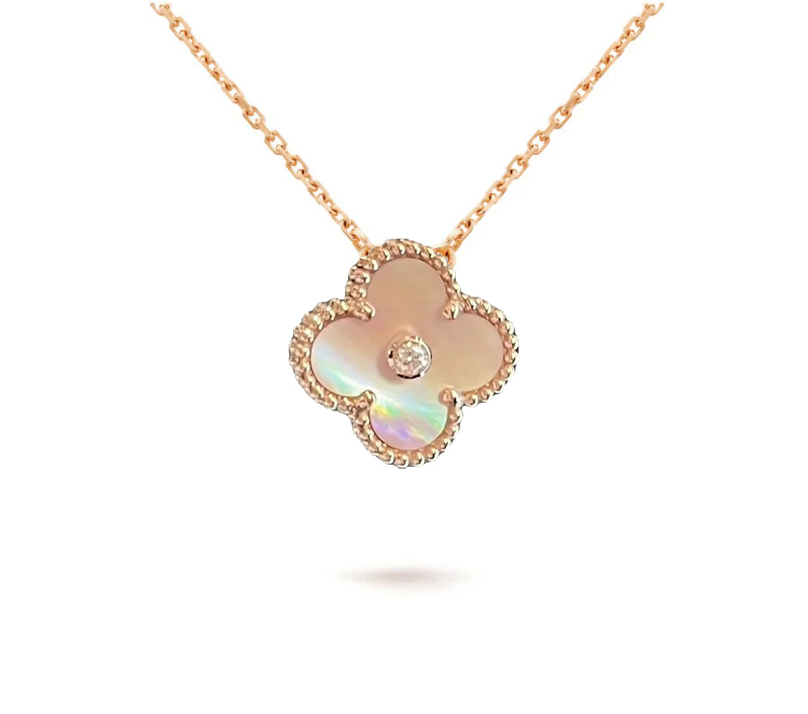 {
  "Elowen jewelsry": "Elowen Schmuck",
  "CHRISTMAS LIMITED EDITION NECKLACE COLLECTION": "LIMITIERTE WEIHNACHTS-HALSKETTENKOLLEKTION"
}