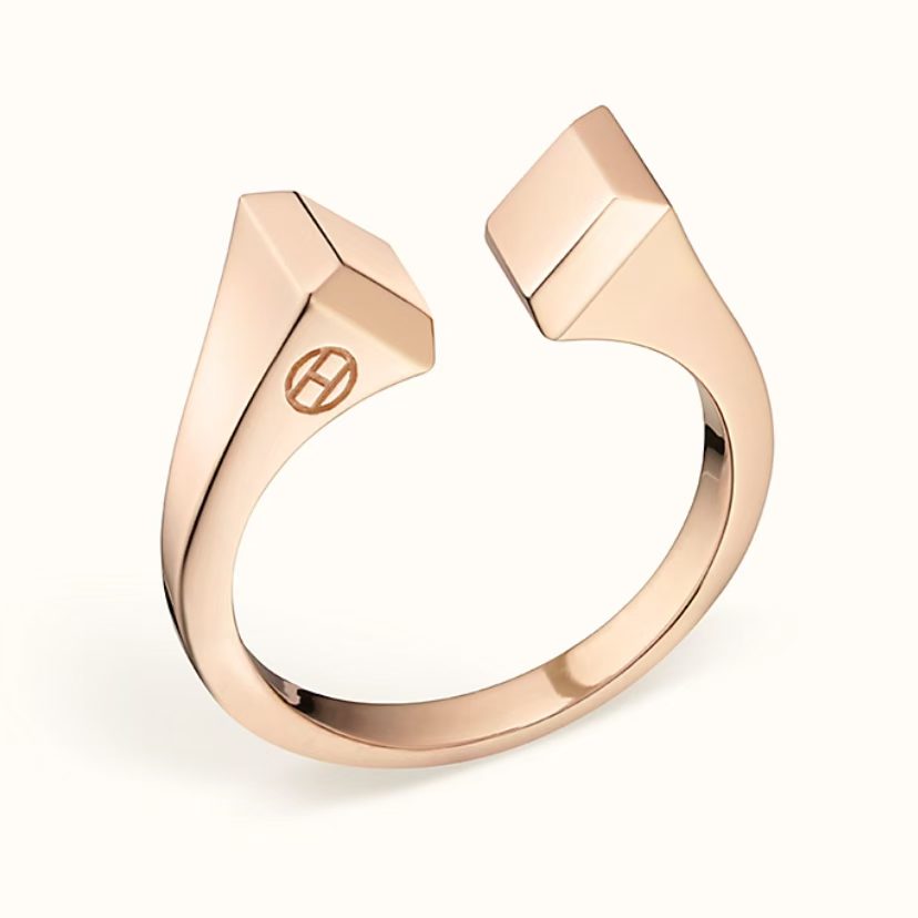 [Elowen jewelry] DER CONE RIVET RING IST OFFEN UND PASST DANK DER EINHEITSGRÖSSE JEDEM