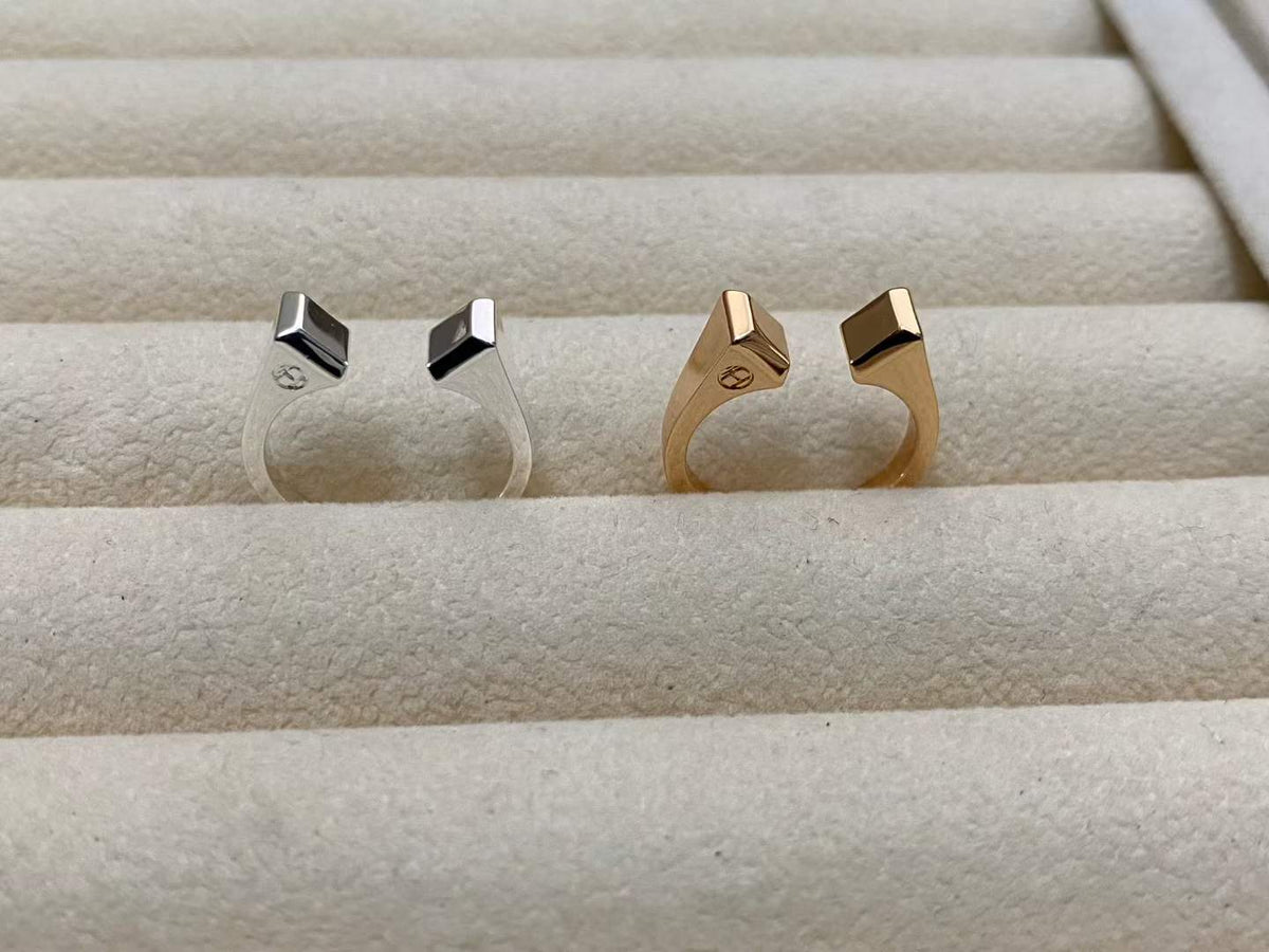 [Elowen jewelry] DER CONE RIVET RING IST OFFEN UND PASST DANK DER EINHEITSGRÖSSE JEDEM